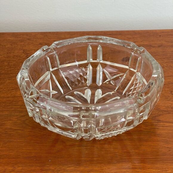 Vintage round glass cigarettes ashtray || Vintage Crystal cut style ashtray - Picture 4 of 13